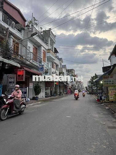 nhà 3 tầng 150m2 , mặt tiền đi bộ ra Vincome Dĩ An, chỉ 6,5 tỷ