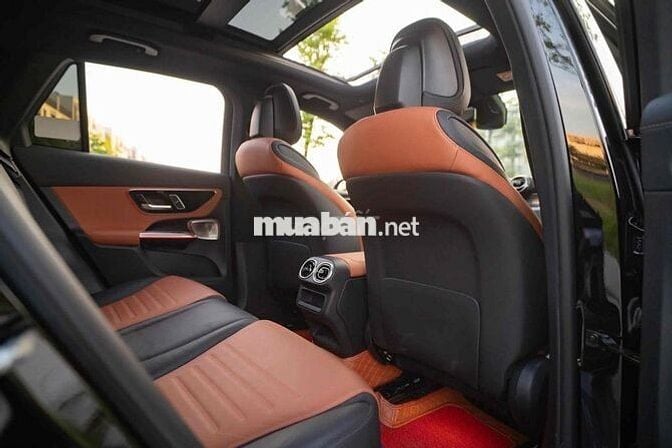 Mercedes Benz GLC Class 2023 - 15000 km