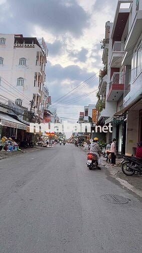 nhà 3 tầng 150m2 , mặt tiền đi bộ ra Vincome Dĩ An, chỉ 6,5 tỷ