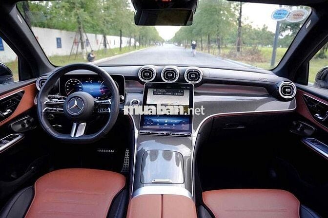 Mercedes Benz GLC Class 2023 - 15000 km