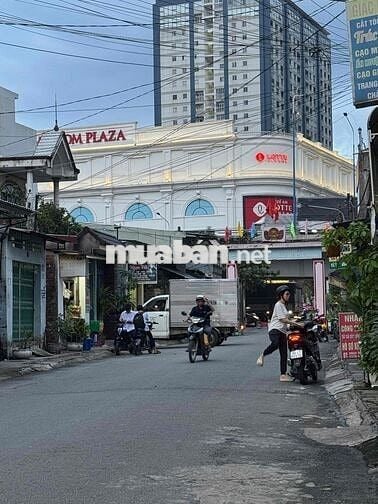 nhà 3 tầng 150m2 , mặt tiền đi bộ ra Vincome Dĩ An, chỉ 6,5 tỷ