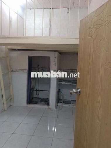 Nhà có gác..ngang 2m5..dai 3m5 phòng riêng