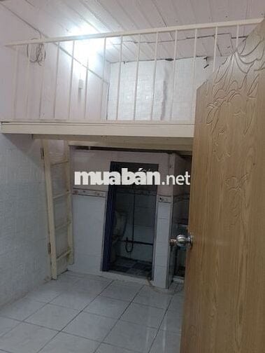 Nhà có gác..ngang 2m5..dai 3m5 phòng riêng