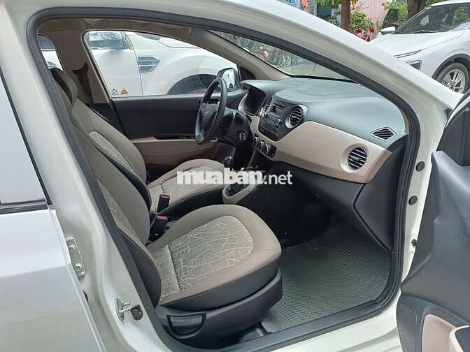 Hyundai i10 2017 base số sàn màu trắng