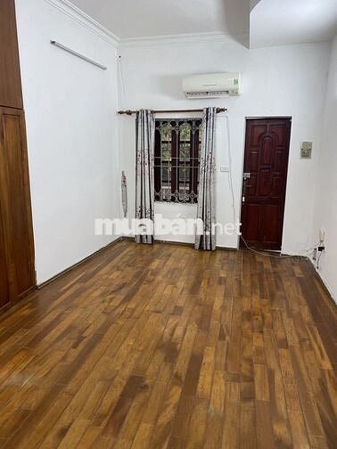 Nhà mặt tiền, 2 phòng ngủ, Quốc Tử Giám, Hà Nội