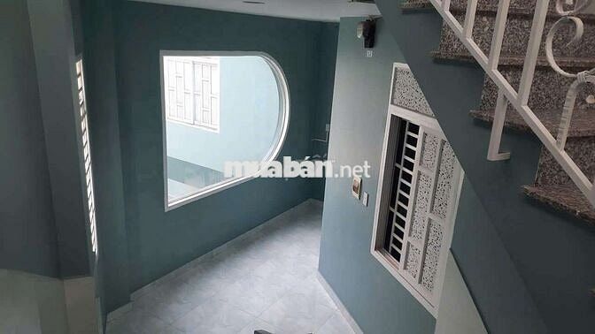 Nhà trệt 2 lầu 3 pn 3 wc sân thượng