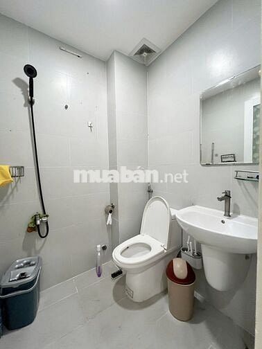 CHO THUÊ NHÀ NGUYÊN CĂN MỚI ĐẸP, 2 TOILET Q8