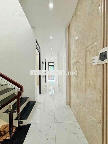 Nhà Mới Xây 100% DT 5x18 1Trệt 2Lầu 4Pn 3Wc Full Nội Thất Mới Hẻm Ôtô