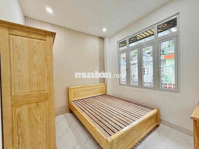 Nhà Mới Xây 100% DT 5x18 1Trệt 2Lầu 4Pn 3Wc Full Nội Thất Mới Hẻm Ôtô