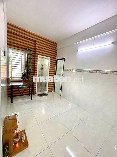 Phòng Q1 gần nhà thờ Đức Bà – tầng 3, 50m2 chỉ 7tr/tháng 🌸