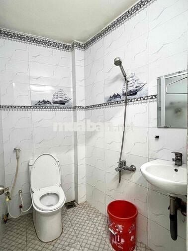 CHÍNH CHỦ CHO THUÊ NHÀ NGUYÊN CĂN QUẬN 4- NHÀ MỚI - 3 PHÒNG NGỦ 2 WC