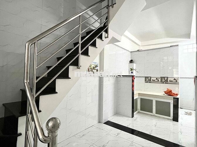 CHÍNH CHỦ CHO THUÊ NHÀ NGUYÊN CĂN QUẬN 4- NHÀ MỚI - 3 PHÒNG NGỦ 2 WC