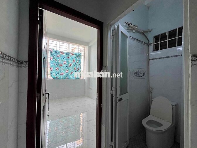 CHÍNH CHỦ CHO THUÊ NHÀ NGUYÊN CĂN QUẬN 4- NHÀ MỚI - 3 PHÒNG NGỦ 2 WC