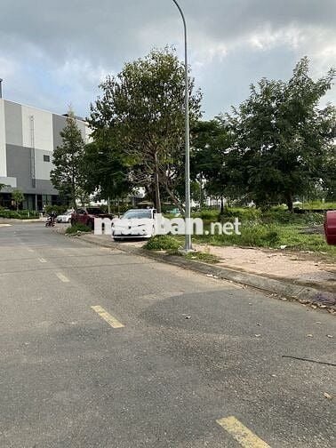 Đất ngay trung thương mại Aeon Mall