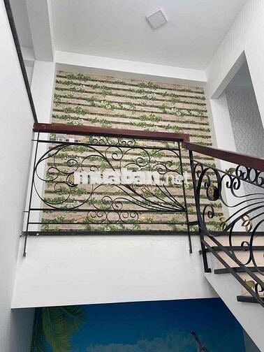 CHO THUÊ NHÀ MỚI XE HƠI TRONG NHÀ