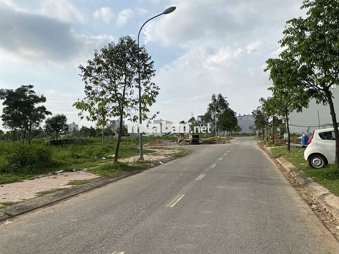 Đất ngay trung thương mại Aeon Mall