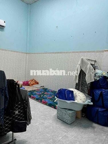 nhà mặt tiền 10*12 có sân rộng tiện kinh doanh