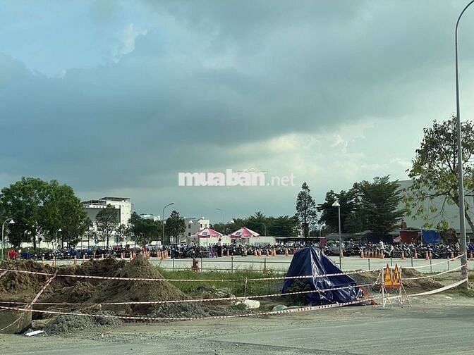 Đất ngay trung thương mại Aeon Mall