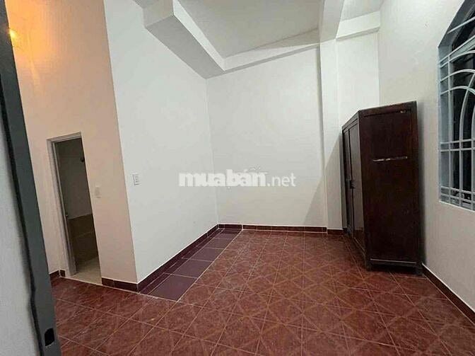 CHO THUÊ NGUYÊN CĂN NHÀ HẺM XE TẢI THÔNG,NHÀ SẠCH SẼ DỌN VÀO Ở NGAY