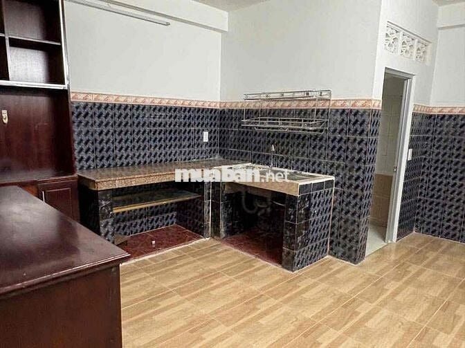 CHO THUÊ NGUYÊN CĂN NHÀ HẺM XE TẢI THÔNG,NHÀ SẠCH SẼ DỌN VÀO Ở NGAY