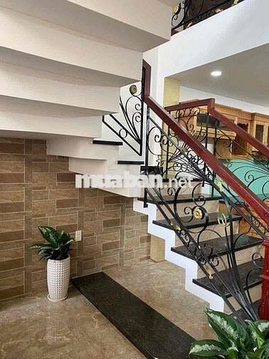 CHO THUÊ NHÀ MỚI XE HƠI TRONG NHÀ