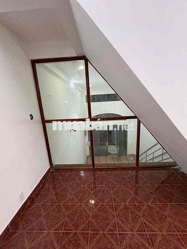 CHO THUÊ NGUYÊN CĂN NHÀ HẺM XE TẢI THÔNG,NHÀ SẠCH SẼ DỌN VÀO Ở NGAY