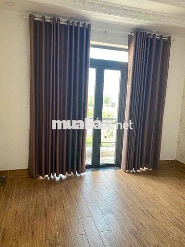 CHO THUÊ NHÀ MỚI XE HƠI TRONG NHÀ