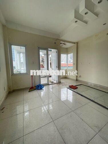 Cho thuê mặt tiền KD 285 CMT8 ngay Hà Đô Centrosa nhà 5 lầu thang máy