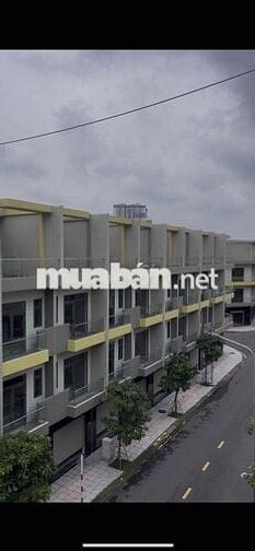 Nhà phố liền kề, sổ sẵn có hoàn công, nở hậu, trong khu compound