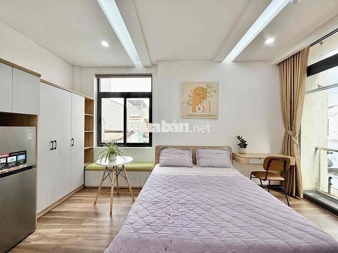 studio ban công cực thoáng , đầy đủ tiện nghi , toà nhà hiện đại