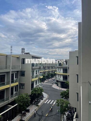 Nhà phố liền kề, sổ sẵn có hoàn công, nở hậu, trong khu compound