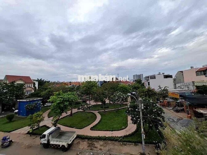 Nhà View công viên Bông Sao, P4,Q8, DT 102m2, Ngan 5,5m