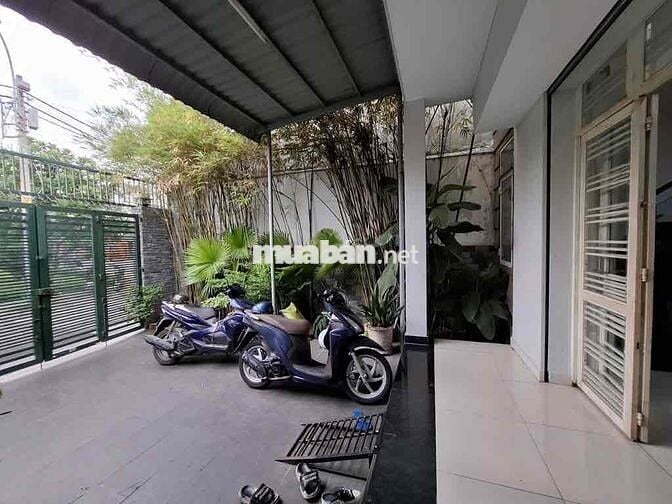 Nhà View công viên Bông Sao, P4,Q8, DT 102m2, Ngan 5,5m