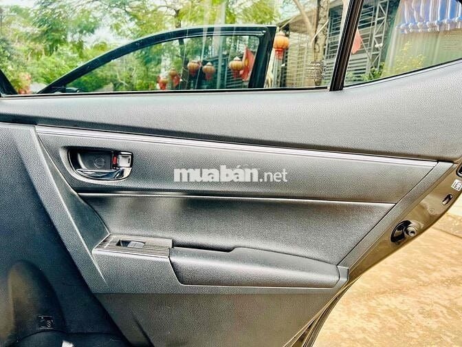 Chính chủ bán Toyota Corolla Altis 2017 1.8G AT