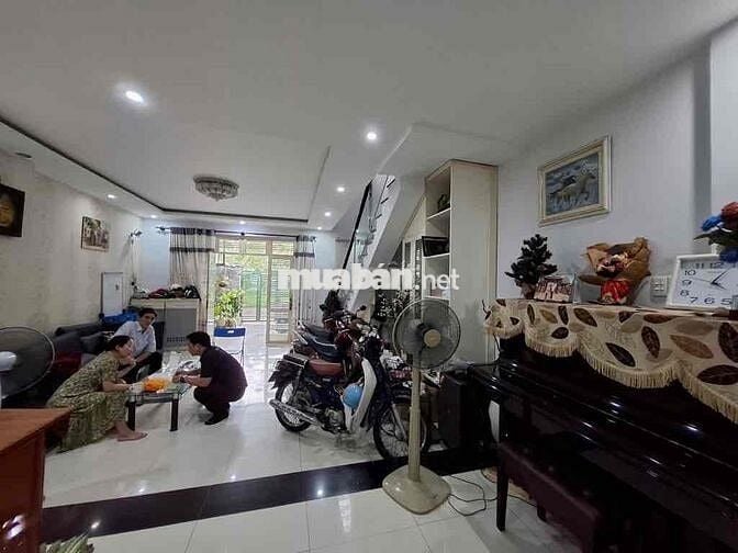 Nhà View công viên Bông Sao, P4,Q8, DT 102m2, Ngan 5,5m