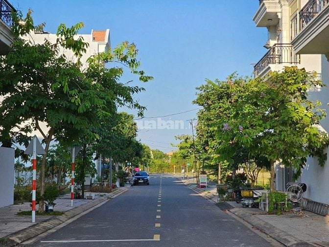 Bán đất trung tâm Quận 9 đường Lã Xuân Oai - Sát Vinhome -Giá 30tr/m2