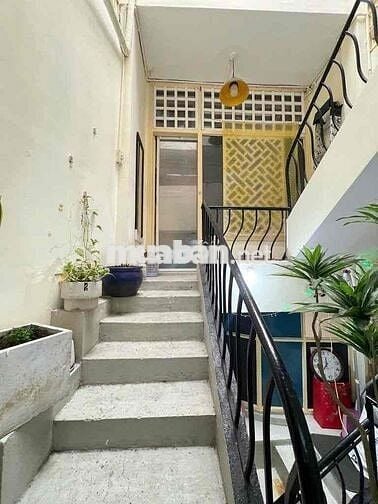 CHO THUÊ NHÀ Ở, LÀM HOMESTAY TẠI SỐ 122 BÙI VIỆN QUẬN 1