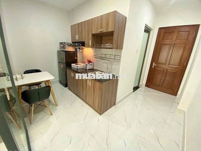 Căn hộ 1PN tách bếp cửa sổ trời đón nắng, full nội thất, sofa lớn