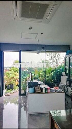 Tôi cần bán nhà Khuất Duy Tiến 6tầng thang máy full nội thất .