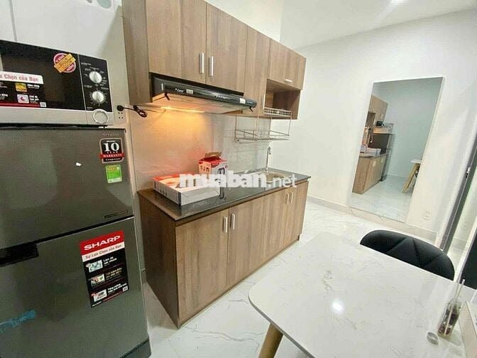 Căn hộ 1PN tách bếp cửa sổ trời đón nắng, full nội thất, sofa lớn