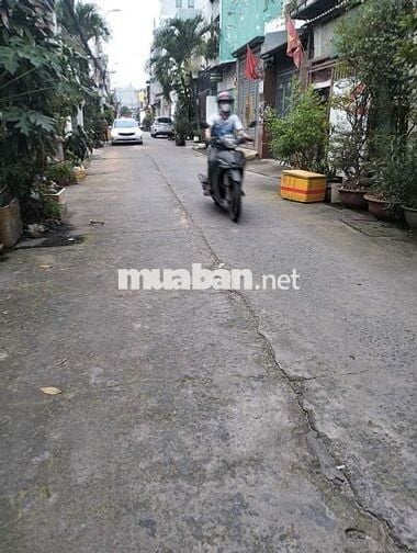 Nhà nguyên căn dt 4❌18 gác lửng 2wc hẻm 6m thông khu Lê Văn Quới 7,5tr