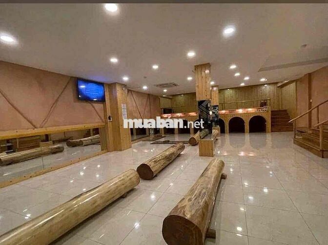 Nhà đối diện Công trường Lam Sơn, ngã tư Hai Bà Trưng & Nguyễn Siêu Q1