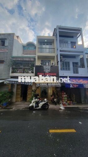 Nhà mặt tiền 261 Nguyễn Tiểu La, Q10. DT: 3.3x12m, 2 lầu (3PN, 3WC)