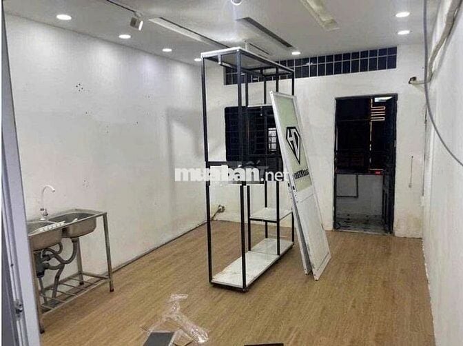 6PN, 6WC. Nhà 3 lầu mặt tiền Trần Minh Quyền -3/2, Q10. DT: 4x12m.