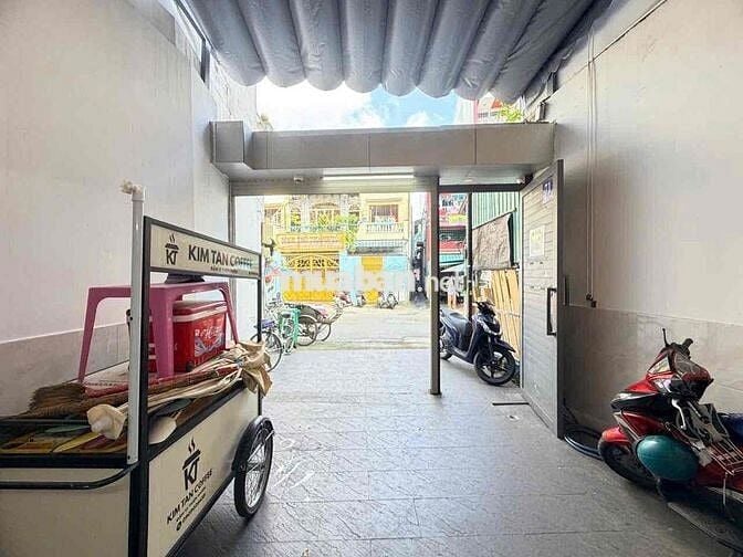 Mặt bằng sân + phòng lạnh ~50m2 ở Bà Hạt Q10 cafe + nails,shop hoa, VP