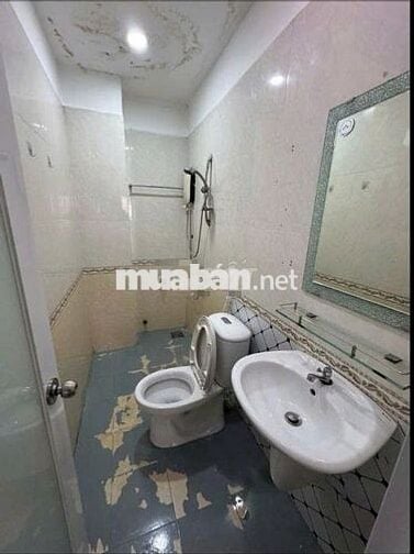 3PN, 4WC. Nhà 3 lầu Sân thượng Nguyễn Tiểu La, Q10. DT: 3.5x14m