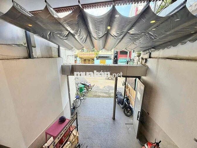 Mặt bằng sân + phòng lạnh ~50m2 ở Bà Hạt Q10 cafe + nails,shop hoa, VP