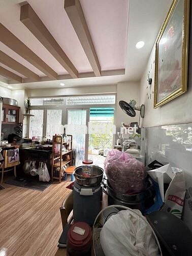 Bán canh dịch vụ 4 tầng ,14pn,14wc bình tân