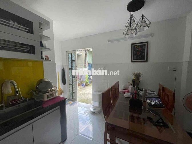 Cho thuê nhà nguyên căn cách chợ Xuân Thới Thượng 100m