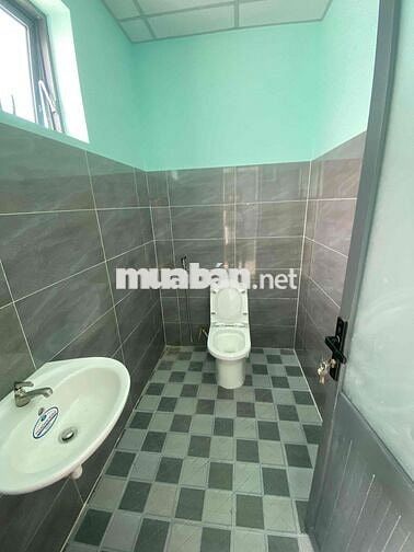 CHO THUÊ NHÀ KHO 8x17m 8TRIỆU - NỀN GẠCH MEN - ĐIỆN 3PHA - THOÁNG MÁT